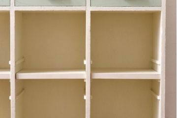 昭和期　リメイク家具　淡いカラーが爽やかなペイントロッカー(収納棚、サイドチェスト)