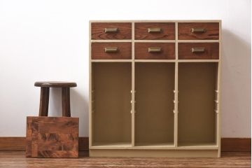 昭和期　リメイク家具　レトロな雰囲気漂うペイントロッカー(収納棚、サイドチェスト)