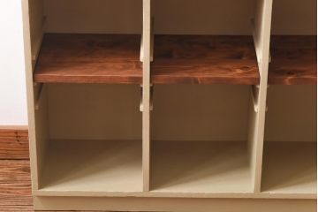 昭和期　リメイク家具　レトロな雰囲気漂うペイントロッカー(収納棚、サイドチェスト)