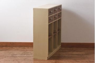 昭和期　リメイク家具　レトロな雰囲気漂うペイントロッカー(収納棚、サイドチェスト)