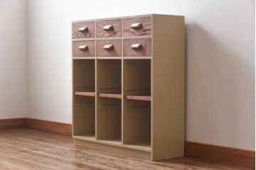 昭和期　リメイク家具　レトロな雰囲気漂うペイントロッカー(収納棚、サイドチェスト)