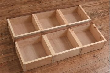 昭和期　リメイク家具　レトロな雰囲気漂うペイントロッカー(収納棚、サイドチェスト)