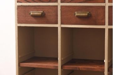 昭和期　リメイク家具　レトロな雰囲気漂うペイントロッカー(収納棚、サイドチェスト)