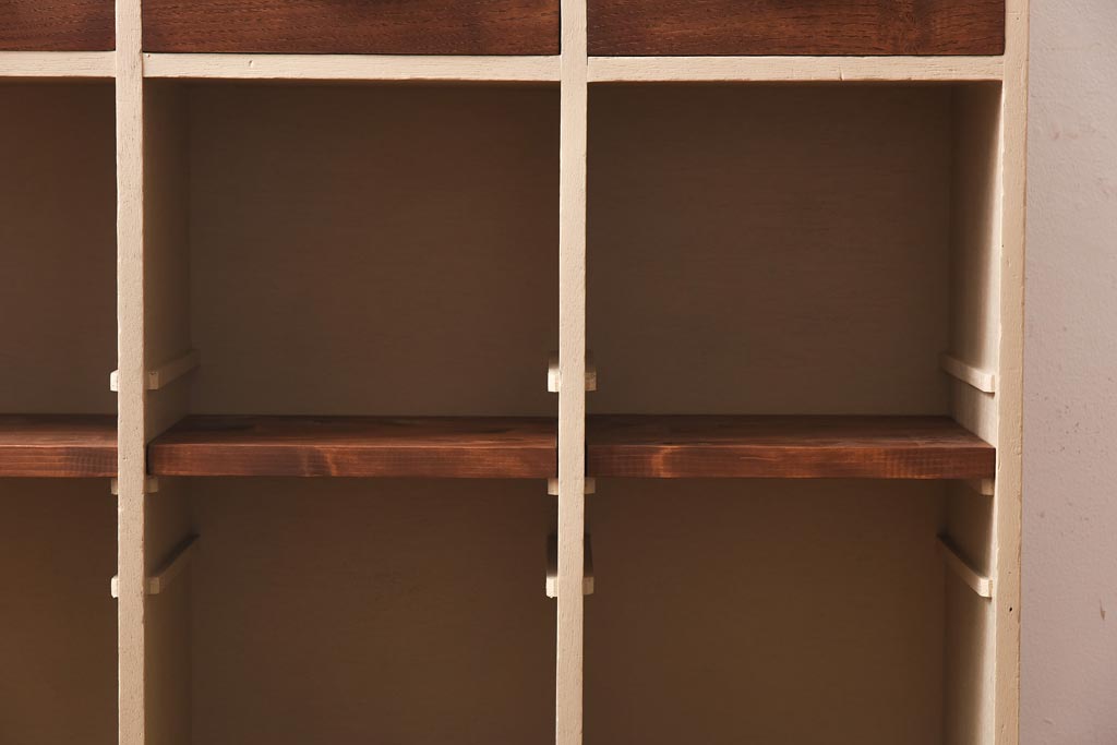 昭和期　リメイク家具　レトロな雰囲気漂うペイントロッカー(収納棚、サイドチェスト)