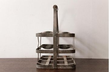アンティーク雑貨　イギリスビンテージ　6連　ブロカントスタイルにぴったりなアイアン製ボトルラック(ボトルケース)