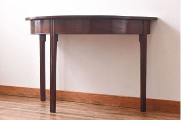 アンティーク家具　イギリスアンティーク　ウォールナット材　エレガントな半円形のコンソールテーブル(サイドテーブル、飾り台)