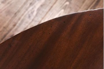 アンティーク家具　イギリスアンティーク　ウォールナット材　エレガントな半円形のコンソールテーブル(サイドテーブル、飾り台)