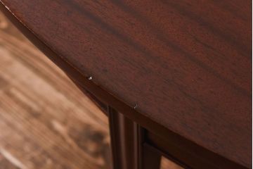 アンティーク家具　イギリスアンティーク　ウォールナット材　エレガントな半円形のコンソールテーブル(サイドテーブル、飾り台)