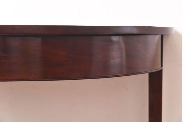 アンティーク家具　イギリスアンティーク　ウォールナット材　エレガントな半円形のコンソールテーブル(サイドテーブル、飾り台)