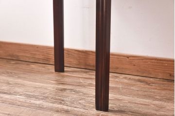 アンティーク家具　イギリスアンティーク　ウォールナット材　エレガントな半円形のコンソールテーブル(サイドテーブル、飾り台)