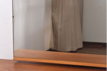 ビンテージ家具　北欧ヴィンテージ　チーク材　細身の脚がおしゃれなドレッシングチェスト(ドレッサー)