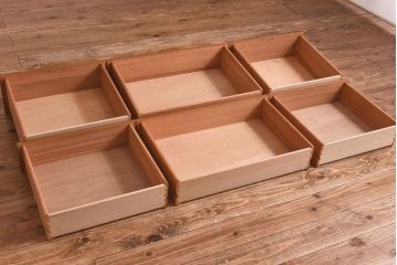 ビンテージ家具　北欧ヴィンテージ　チーク材　細身の脚がおしゃれなドレッシングチェスト(ドレッサー)