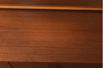 ビンテージ家具　北欧ヴィンテージ　チーク材　細身の脚がおしゃれなドレッシングチェスト(ドレッサー)