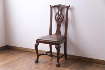 ヴィンテージ家具　イギリスビンテージ　繊細で上品な彫りが目を引くダイニングチェア(椅子)(1)