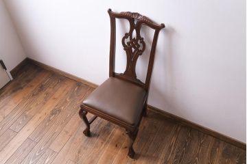 ヴィンテージ家具　イギリスビンテージ　繊細で上品な彫りが目を引くダイニングチェア(椅子)(1)