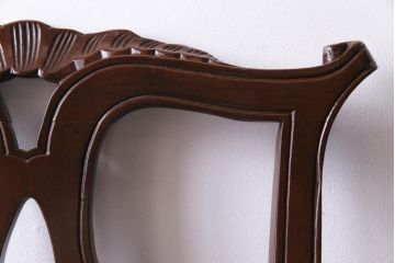 ヴィンテージ家具　イギリスビンテージ　繊細で上品な彫りが目を引くダイニングチェア(椅子)(1)