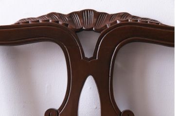 ヴィンテージ家具　イギリスビンテージ　繊細で上品な彫りが目を引くダイニングチェア(椅子)(1)