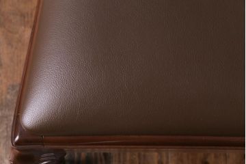 ヴィンテージ家具　イギリスビンテージ　繊細で上品な彫りが目を引くダイニングチェア(椅子)(1)
