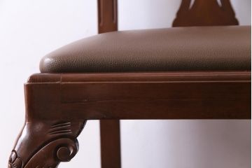 ヴィンテージ家具　イギリスビンテージ　繊細で上品な彫りが目を引くダイニングチェア(椅子)(1)