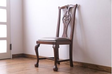 ヴィンテージ家具　イギリスビンテージ　繊細で上品な彫りが目を引くダイニングチェア(椅子)(2)