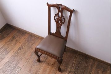 ヴィンテージ家具　イギリスビンテージ　繊細で上品な彫りが目を引くダイニングチェア(椅子)(2)