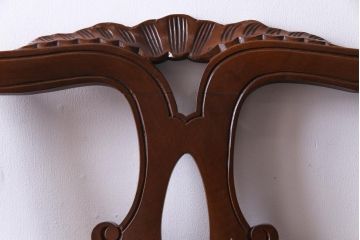 ヴィンテージ家具　イギリスビンテージ　繊細で上品な彫りが目を引くダイニングチェア(椅子)(2)