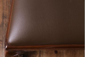 ヴィンテージ家具　イギリスビンテージ　繊細で上品な彫りが目を引くダイニングチェア(椅子)(2)