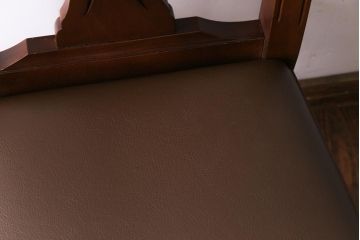 ヴィンテージ家具　イギリスビンテージ　繊細で上品な彫りが目を引くダイニングチェア(椅子)(2)