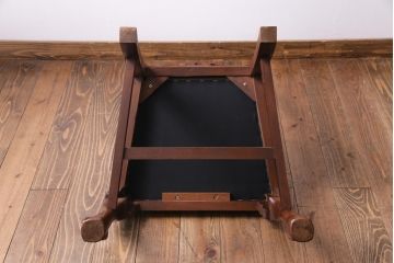 ヴィンテージ家具　イギリスビンテージ　繊細で上品な彫りが目を引くダイニングチェア(椅子)(2)