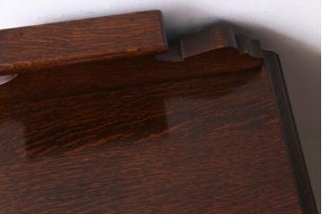 アンティーク家具　イギリスアンティーク　オーク材　杢目と意匠が美しいサイドキャビネット(収納棚)