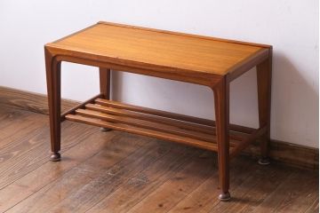 ヴィンテージ家具　イギリスビンテージ　チーク材　ナチュラルな木味が魅力のセンターテーブル(コーヒーテーブル)