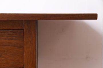 北欧家具　ビンテージ　チーク材　スタイリッシュで実用的なソーイングテーブル(デスク、在宅ワーク、在宅用サイドテーブル)