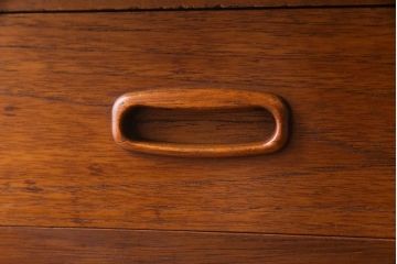 北欧家具　ビンテージ　チーク材　スタイリッシュで実用的なソーイングテーブル(デスク、在宅ワーク、在宅用サイドテーブル)
