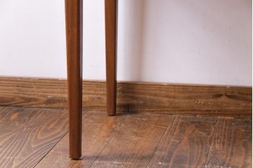 北欧家具　ビンテージ　チーク材　スタイリッシュで実用的なソーイングテーブル(デスク、在宅ワーク、在宅用サイドテーブル)