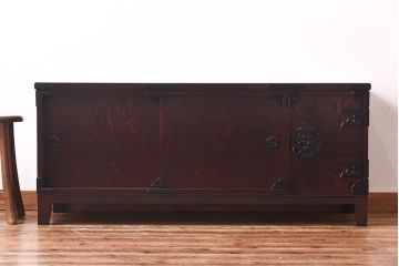 中古　岩谷堂箪笥　渋い色味が格好いい脚付きリメイクローボード(リビングボード)