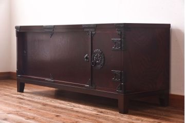 中古　岩谷堂箪笥　渋い色味が格好いい脚付きリメイクローボード(リビングボード)