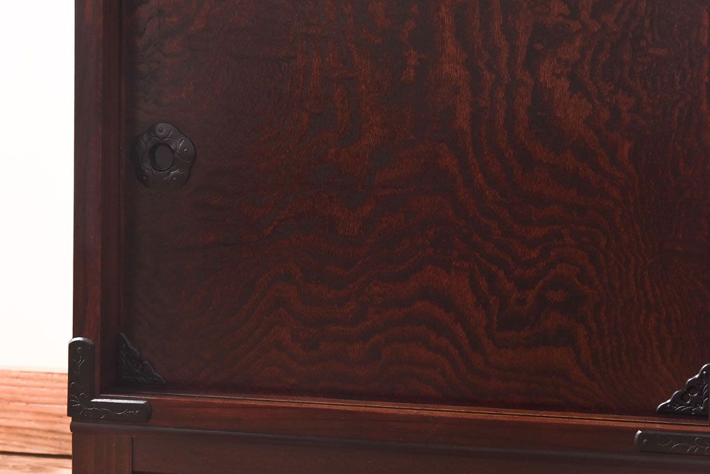 中古　岩谷堂箪笥　渋い色味が格好いい脚付きリメイクローボード(リビングボード)