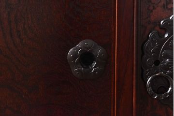 中古　岩谷堂箪笥　渋い色味が格好いい脚付きリメイクローボード(リビングボード)