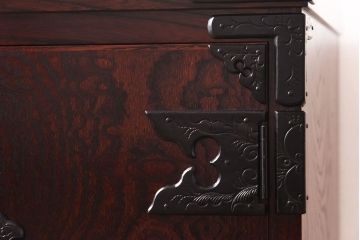 中古　岩谷堂箪笥　渋い色味が格好いい脚付きリメイクローボード(リビングボード)