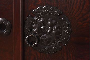 中古　岩谷堂箪笥　渋い色味が格好いい脚付きリメイクローボード(リビングボード)