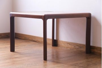 レトロ家具　デンマークビンテージ　レトロな柄のタイルトップセンターテーブル(コーヒーテーブル、ローテーブル)