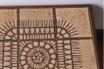 レトロ家具　デンマークビンテージ　レトロな柄のタイルトップセンターテーブル(コーヒーテーブル、ローテーブル)