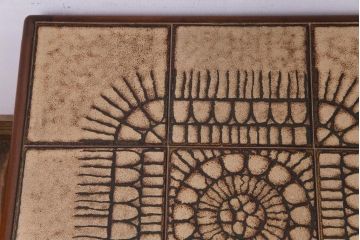 レトロ家具　デンマークビンテージ　レトロな柄のタイルトップセンターテーブル(コーヒーテーブル、ローテーブル)