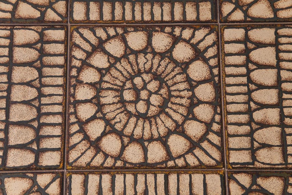 レトロ家具　デンマークビンテージ　レトロな柄のタイルトップセンターテーブル(コーヒーテーブル、ローテーブル)