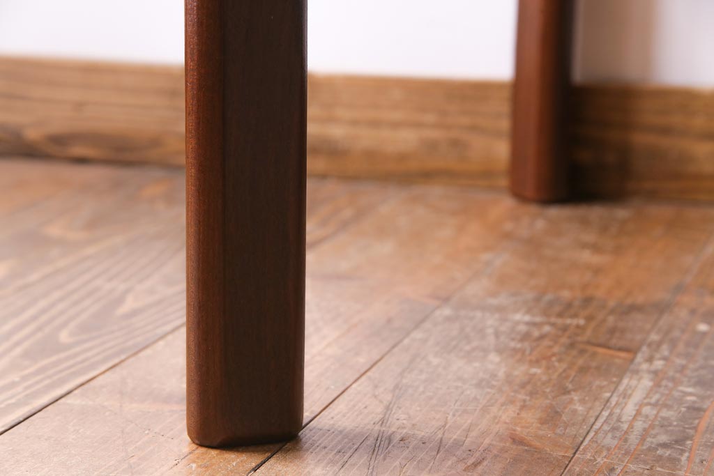 レトロ家具　デンマークビンテージ　レトロな柄のタイルトップセンターテーブル(コーヒーテーブル、ローテーブル)