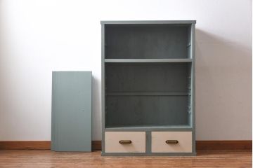 ペイント家具　モールガラスがおしゃれなアンティーク戸棚(収納棚、キャビネット)