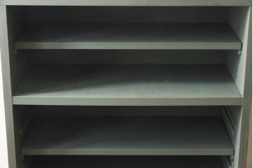 ペイント家具　モールガラスがおしゃれなアンティーク戸棚(収納棚、キャビネット)