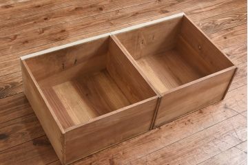 ペイント家具　モールガラスがおしゃれなアンティーク戸棚(収納棚、キャビネット)