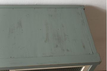 ペイント家具　モールガラスがおしゃれなアンティーク戸棚(収納棚、キャビネット)