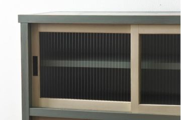 ペイント家具　モールガラスがおしゃれなアンティーク戸棚(収納棚、キャビネット)